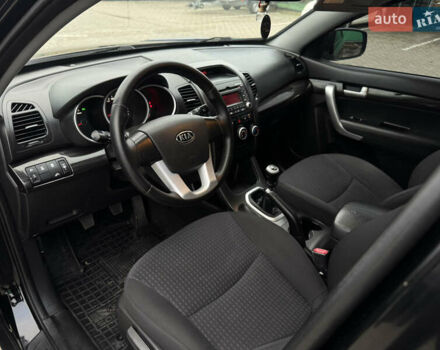 Чорний Кіа Соренто, об'ємом двигуна 2.2 л та пробігом 247 тис. км за 11250 $, фото 34 на Automoto.ua