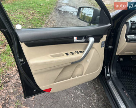 Черный Киа Соренто, объемом двигателя 2.2 л и пробегом 203 тыс. км за 15500 $, фото 12 на Automoto.ua