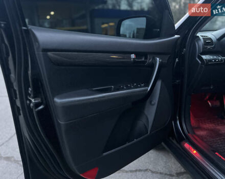 Чорний Кіа Соренто, об'ємом двигуна 2.2 л та пробігом 179 тис. км за 14699 $, фото 6 на Automoto.ua