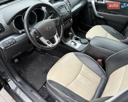 Чорний Кіа Соренто, об'ємом двигуна 2.2 л та пробігом 213 тис. км за 14499 $, фото 21 на Automoto.ua