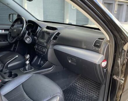 Чорний Кіа Соренто, об'ємом двигуна 2 л та пробігом 215 тис. км за 16350 $, фото 8 на Automoto.ua