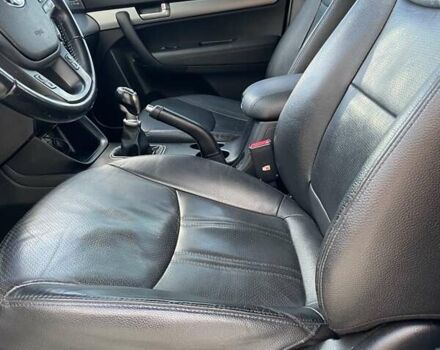 Чорний Кіа Соренто, об'ємом двигуна 2 л та пробігом 215 тис. км за 16350 $, фото 7 на Automoto.ua