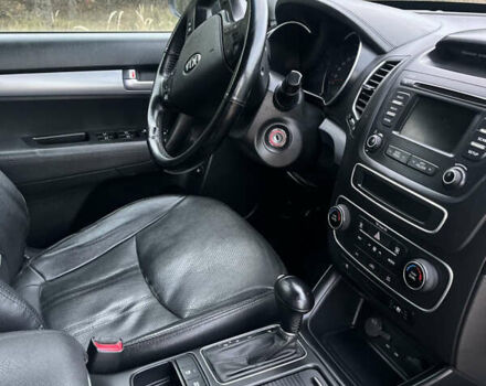 Чорний Кіа Соренто, об'ємом двигуна 2.2 л та пробігом 245 тис. км за 15900 $, фото 7 на Automoto.ua
