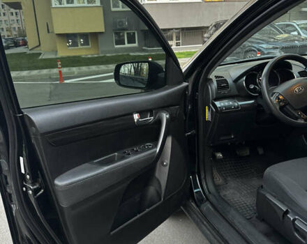 Чорний Кіа Соренто, об'ємом двигуна 2.36 л та пробігом 249 тис. км за 9300 $, фото 3 на Automoto.ua