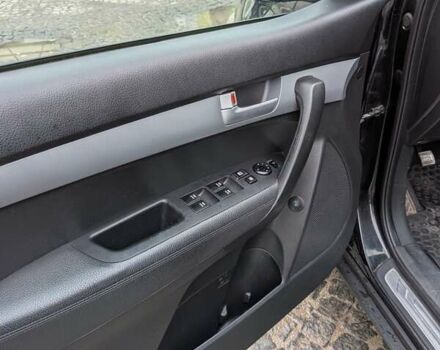 Чорний Кіа Соренто, об'ємом двигуна 2.2 л та пробігом 212 тис. км за 18500 $, фото 9 на Automoto.ua