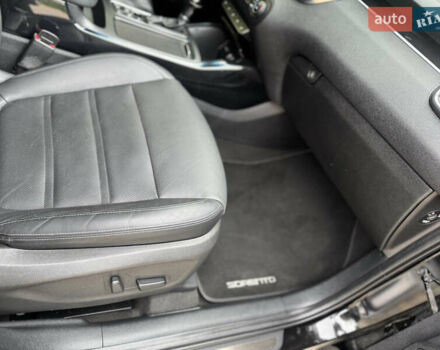 Черный Киа Соренто, объемом двигателя 2.2 л и пробегом 193 тыс. км за 22000 $, фото 32 на Automoto.ua