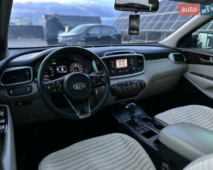 Черный Киа Соренто, объемом двигателя 2.36 л и пробегом 187 тыс. км за 12250 $, фото 80 на Automoto.ua