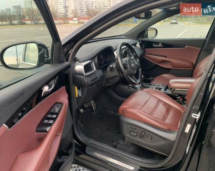 Чорний Кіа Соренто, об'ємом двигуна 2 л та пробігом 170 тис. км за 15500 $, фото 9 на Automoto.ua