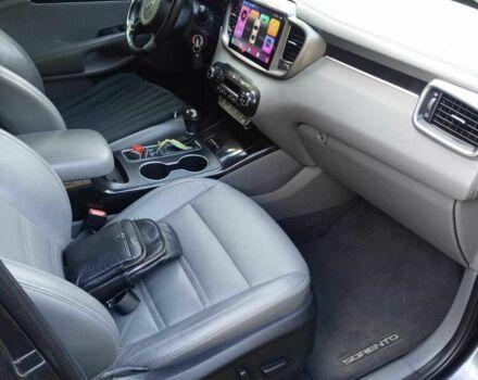 Черный Киа Соренто, объемом двигателя 2 л и пробегом 130 тыс. км за 16300 $, фото 6 на Automoto.ua