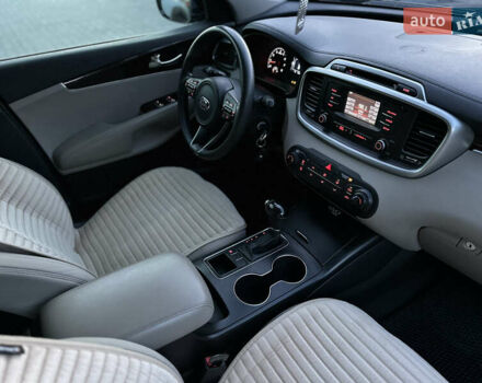 Черный Киа Соренто, объемом двигателя 2.36 л и пробегом 187 тыс. км за 12250 $, фото 103 на Automoto.ua