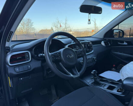 Черный Киа Соренто, объемом двигателя 2.4 л и пробегом 235 тыс. км за 14400 $, фото 5 на Automoto.ua
