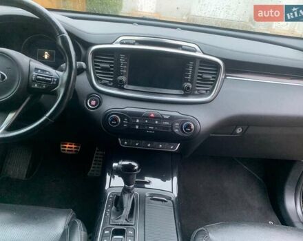 Черный Киа Соренто, объемом двигателя 2.2 л и пробегом 204 тыс. км за 20000 $, фото 3 на Automoto.ua