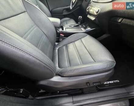 Чорний Кіа Соренто, об'ємом двигуна 2.2 л та пробігом 123 тис. км за 24950 $, фото 49 на Automoto.ua