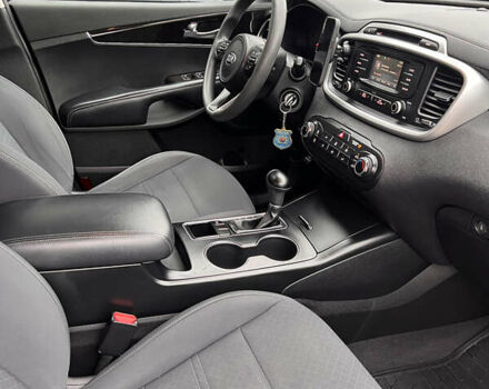 Черный Киа Соренто, объемом двигателя 2.4 л и пробегом 119 тыс. км за 16300 $, фото 12 на Automoto.ua