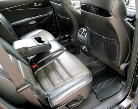 Чорний Кіа Соренто, об'ємом двигуна 3.3 л та пробігом 57 тис. км за 4000 $, фото 13 на Automoto.ua