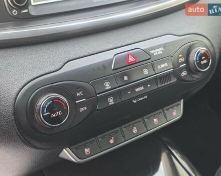 Чорний Кіа Соренто, об'ємом двигуна 2.2 л та пробігом 123 тис. км за 24950 $, фото 81 на Automoto.ua