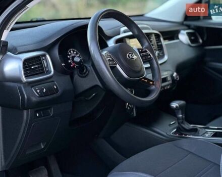 Черный Киа Соренто, объемом двигателя 3.34 л и пробегом 170 тыс. км за 15990 $, фото 12 на Automoto.ua