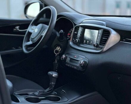 Черный Киа Соренто, объемом двигателя 3.3 л и пробегом 170 тыс. км за 16800 $, фото 11 на Automoto.ua