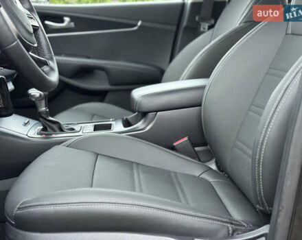 Черный Киа Соренто, объемом двигателя 2.2 л и пробегом 183 тыс. км за 22900 $, фото 12 на Automoto.ua