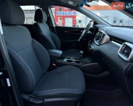 Черный Киа Соренто, объемом двигателя 3.34 л и пробегом 170 тыс. км за 15990 $, фото 13 на Automoto.ua
