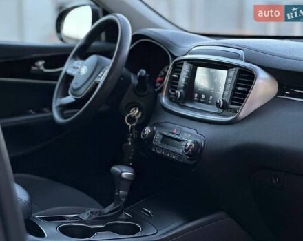 Чорний Кіа Соренто, об'ємом двигуна 3.34 л та пробігом 170 тис. км за 16800 $, фото 14 на Automoto.ua