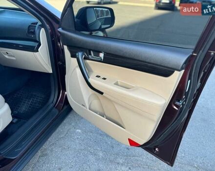 Красный Киа Соренто, объемом двигателя 2.35 л и пробегом 169 тыс. км за 14000 $, фото 6 на Automoto.ua