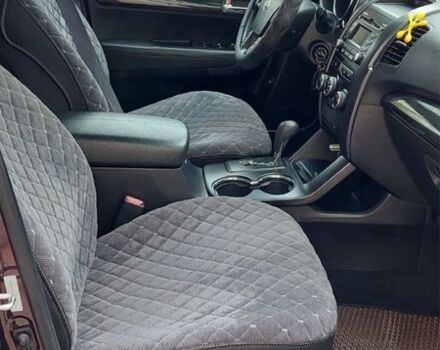 Червоний Кіа Соренто, об'ємом двигуна 2.4 л та пробігом 205 тис. км за 11000 $, фото 5 на Automoto.ua