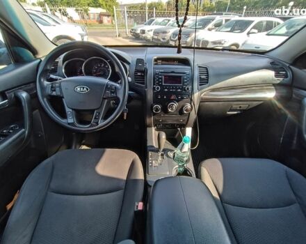 Красный Киа Соренто, объемом двигателя 2.4 л и пробегом 312 тыс. км за 10590 $, фото 14 на Automoto.ua