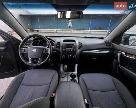 Красный Киа Соренто, объемом двигателя 2.36 л и пробегом 285 тыс. км за 12500 $, фото 8 на Automoto.ua