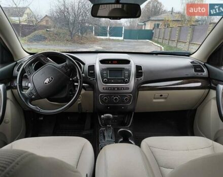 Красный Киа Соренто, объемом двигателя 2.36 л и пробегом 200 тыс. км за 12500 $, фото 7 на Automoto.ua