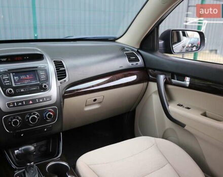 Красный Киа Соренто, объемом двигателя 2.36 л и пробегом 203 тыс. км за 13000 $, фото 14 на Automoto.ua