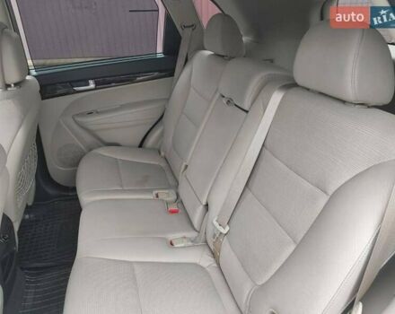 Красный Киа Соренто, объемом двигателя 2.36 л и пробегом 200 тыс. км за 12500 $, фото 9 на Automoto.ua