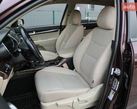 Красный Киа Соренто, объемом двигателя 2.36 л и пробегом 203 тыс. км за 13000 $, фото 8 на Automoto.ua