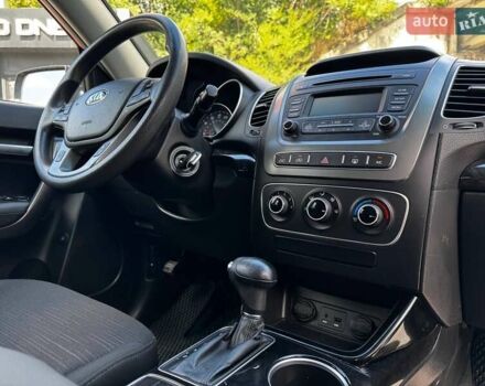 Красный Киа Соренто, объемом двигателя 2.36 л и пробегом 219 тыс. км за 11500 $, фото 11 на Automoto.ua
