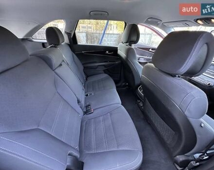 Красный Киа Соренто, объемом двигателя 2.4 л и пробегом 130 тыс. км за 13700 $, фото 13 на Automoto.ua