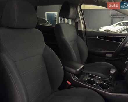 Красный Киа Соренто, объемом двигателя 2.36 л и пробегом 96 тыс. км за 17999 $, фото 17 на Automoto.ua