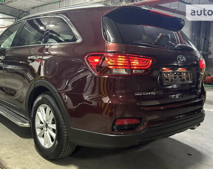 Красный Киа Соренто, объемом двигателя 2.36 л и пробегом 99 тыс. км за 18900 $, фото 9 на Automoto.ua