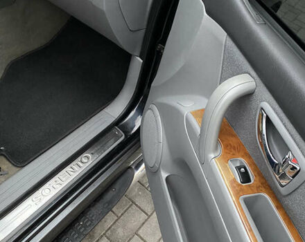 Киа Соренто, объемом двигателя 2.5 л и пробегом 225 тыс. км за 4200 $, фото 7 на Automoto.ua