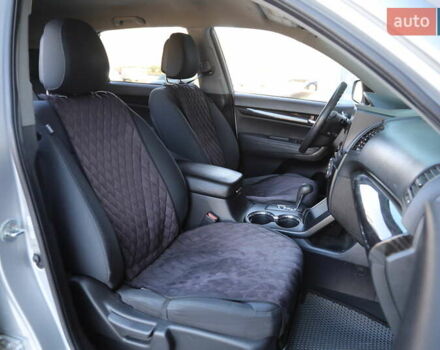 Киа Соренто, объемом двигателя 2.4 л и пробегом 211 тыс. км за 11500 $, фото 7 на Automoto.ua