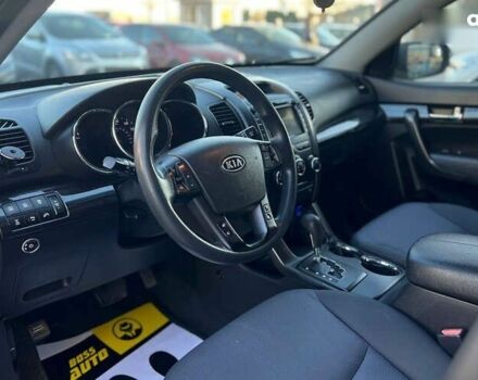 Кіа Соренто, об'ємом двигуна 0 л та пробігом 304 тис. км за 10600 $, фото 9 на Automoto.ua