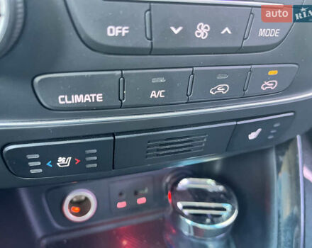Киа Соренто, объемом двигателя 2 л и пробегом 228 тыс. км за 15000 $, фото 12 на Automoto.ua