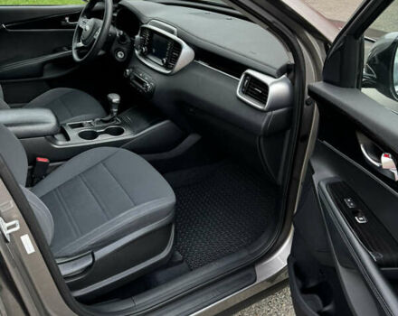 Киа Соренто, объемом двигателя 3.3 л и пробегом 169 тыс. км за 15000 $, фото 13 на Automoto.ua