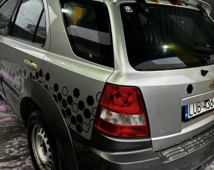 Серый Киа Соренто, объемом двигателя 2.5 л и пробегом 400 тыс. км за 3500 $, фото 1 на Automoto.ua