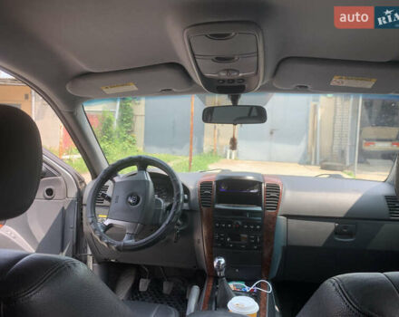 Серый Киа Соренто, объемом двигателя 2.5 л и пробегом 240 тыс. км за 6400 $, фото 3 на Automoto.ua