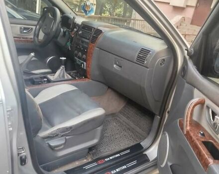 Серый Киа Соренто, объемом двигателя 2.35 л и пробегом 280 тыс. км за 5600 $, фото 3 на Automoto.ua