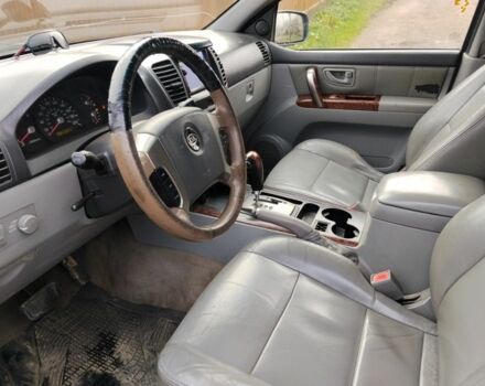 Серый Киа Соренто, объемом двигателя 2.5 л и пробегом 300 тыс. км за 2789 $, фото 3 на Automoto.ua