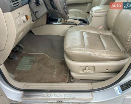 Серый Киа Соренто, объемом двигателя 2.5 л и пробегом 274 тыс. км за 3700 $, фото 23 на Automoto.ua