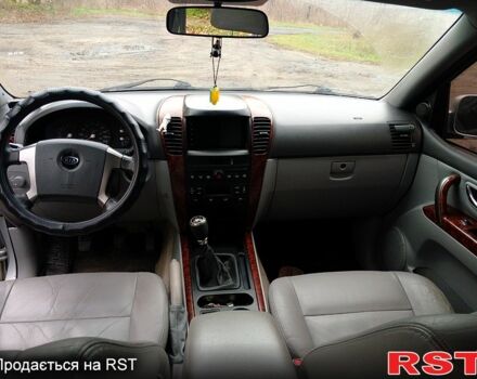 Серый Киа Соренто, объемом двигателя 2.4 л и пробегом 400 тыс. км за 5750 $, фото 5 на Automoto.ua