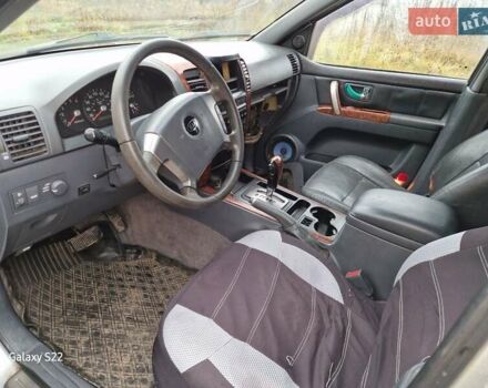 Серый Киа Соренто, объемом двигателя 2.5 л и пробегом 290 тыс. км за 2100 $, фото 6 на Automoto.ua