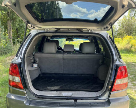 Сірий Кіа Соренто, об'ємом двигуна 2.5 л та пробігом 350 тис. км за 10499 $, фото 9 на Automoto.ua